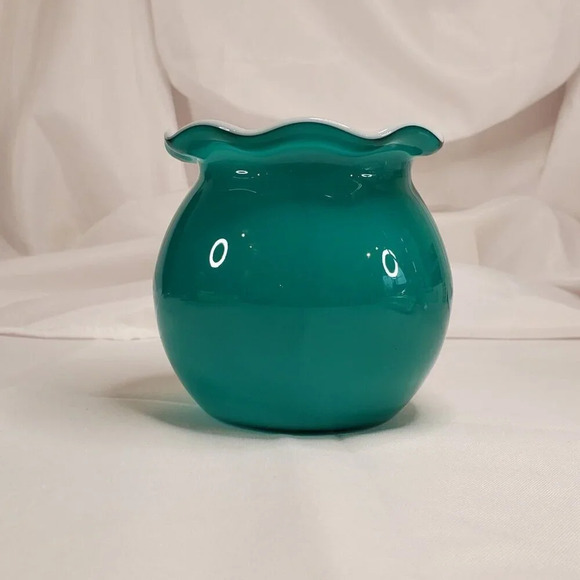 Gorgeous Design China 4" Ruffled Edge Glass Bowl Vase Turquoise & White Inside - Picture 6 of 11